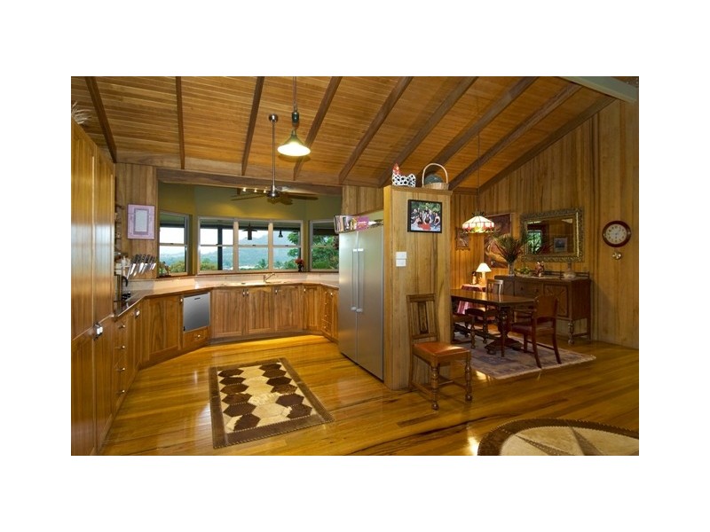 101 Harvey Road, Redlynch QLD 4870