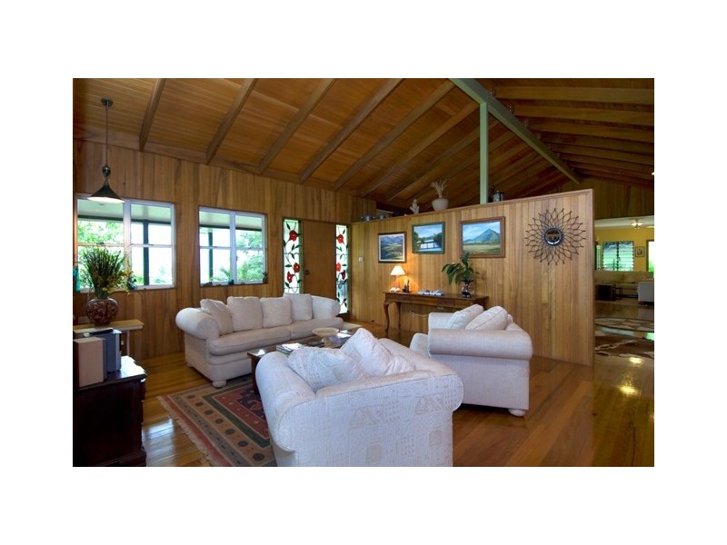 101 Harvey Road, Redlynch QLD 4870