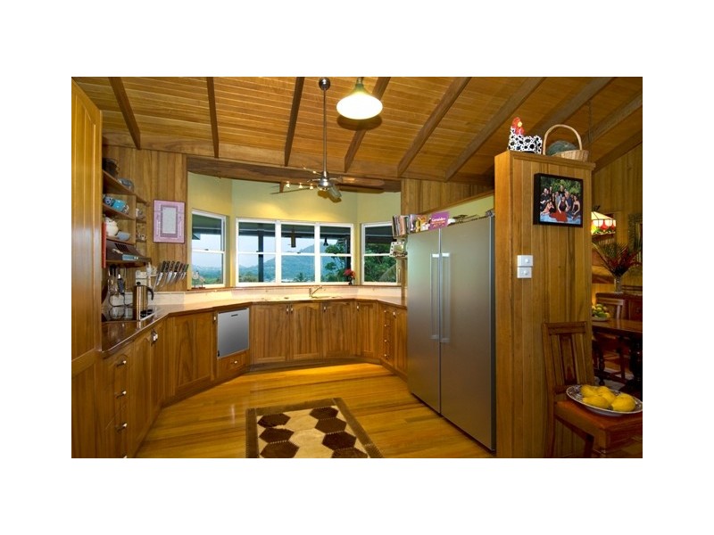 101 Harvey Road, Redlynch QLD 4870