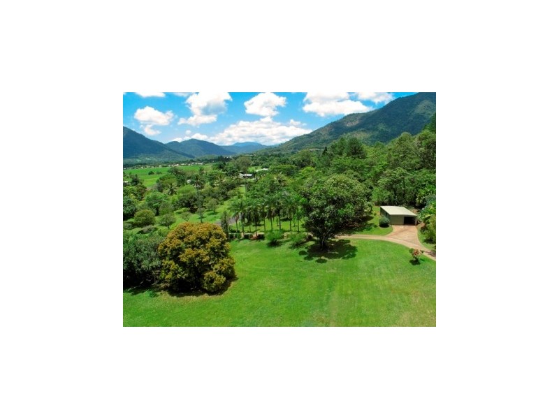 101 Harvey Road, Redlynch QLD 4870