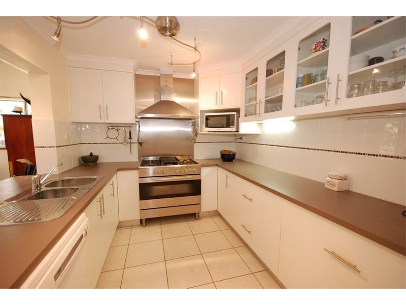 11 Pepperina Street, Mooroobool QLD 4870