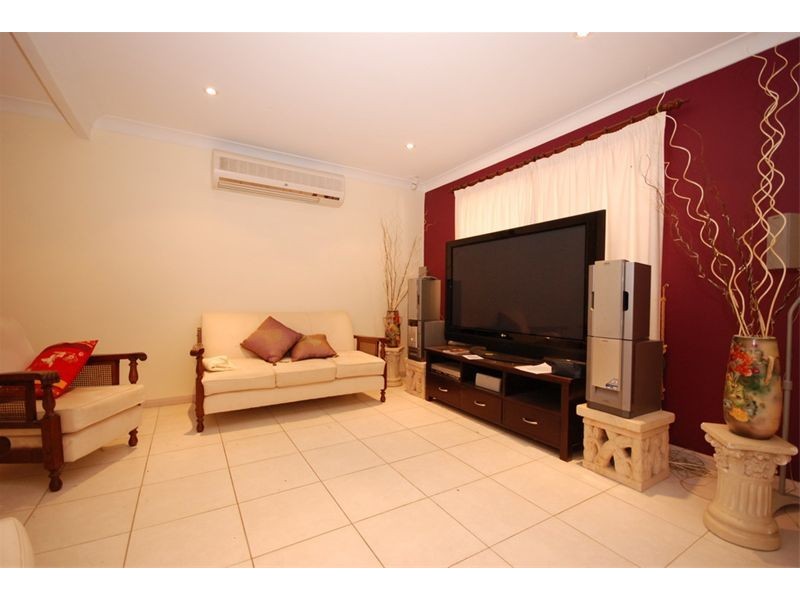 11 Pepperina Street, Mooroobool QLD 4870
