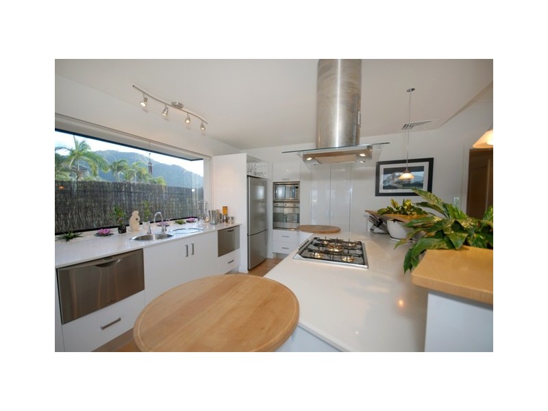 8 The Peak, Brinsmead QLD 4870