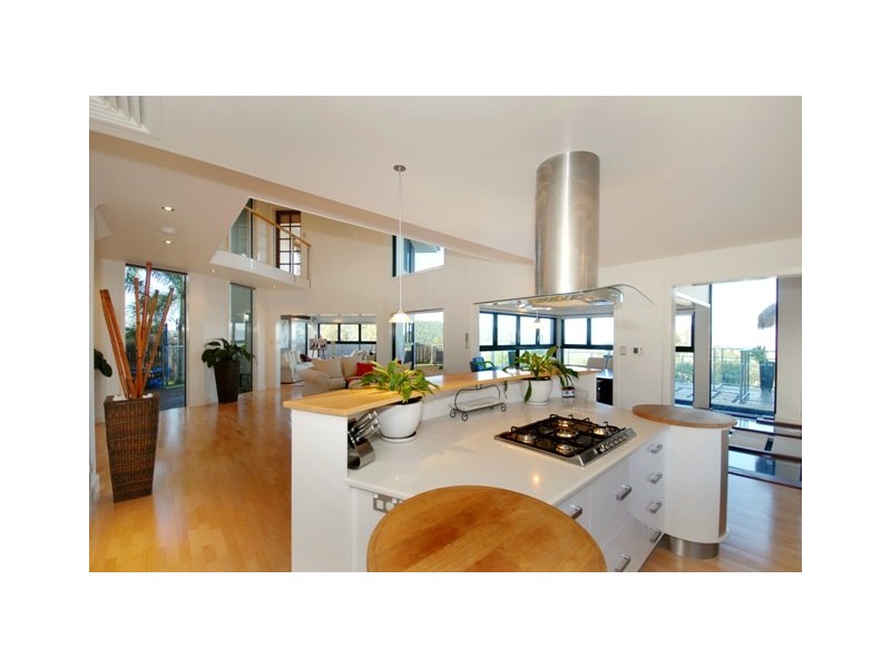 8 The Peak, Brinsmead QLD 4870