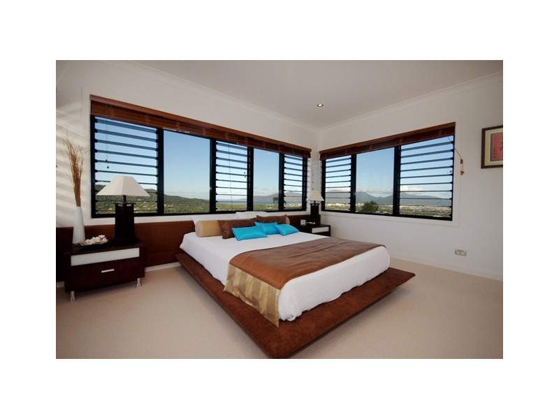 8 The Peak, Brinsmead QLD 4870