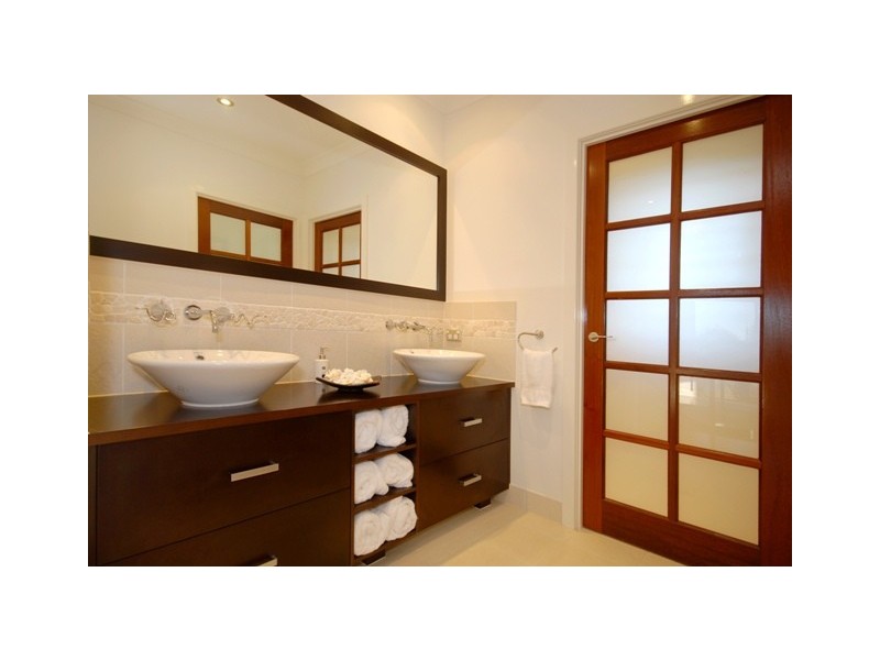 8 The Peak, Brinsmead QLD 4870