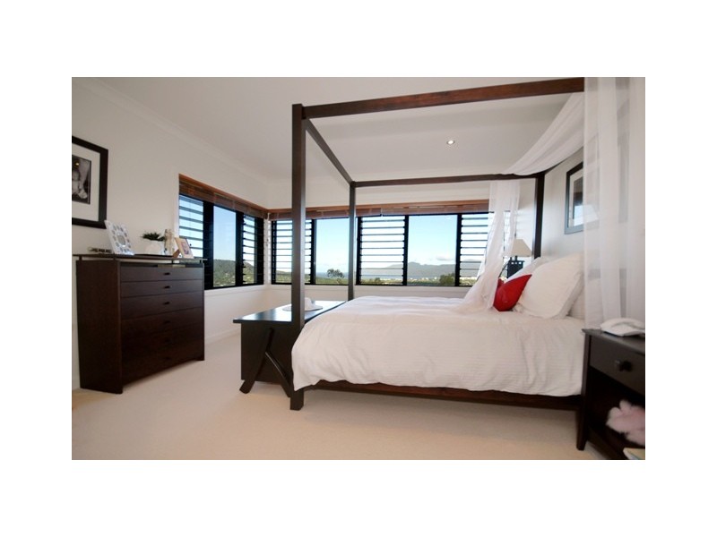 8 The Peak, Brinsmead QLD 4870