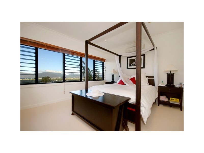 8 The Peak, Brinsmead QLD 4870