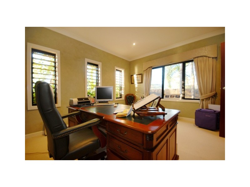 8 The Peak, Brinsmead QLD 4870