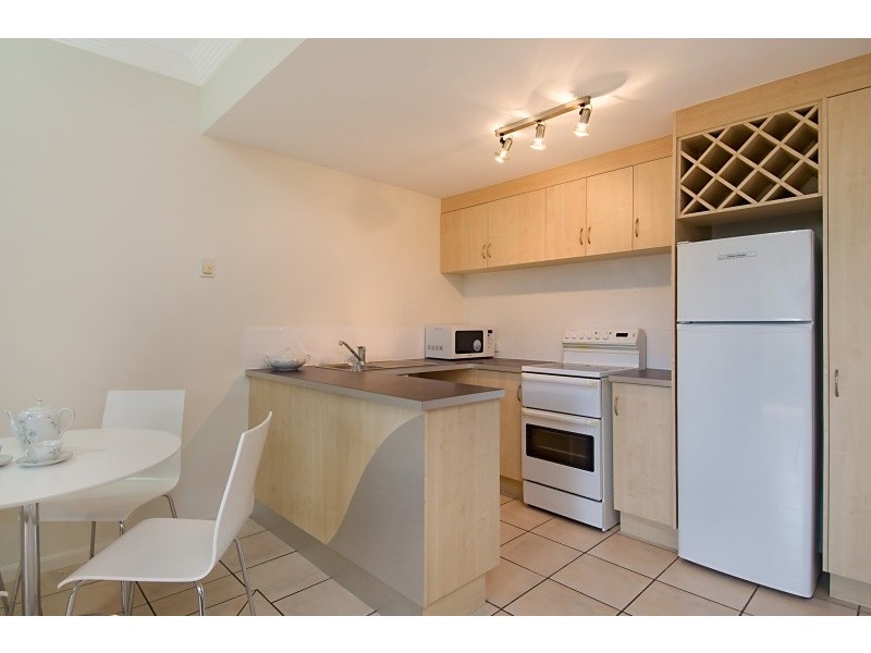 11/10 Digger Street, Cairns North QLD 4870