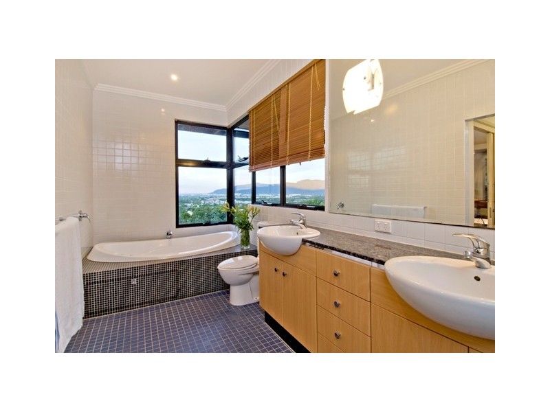 10  Kingfisher Close, Earlville QLD 4870