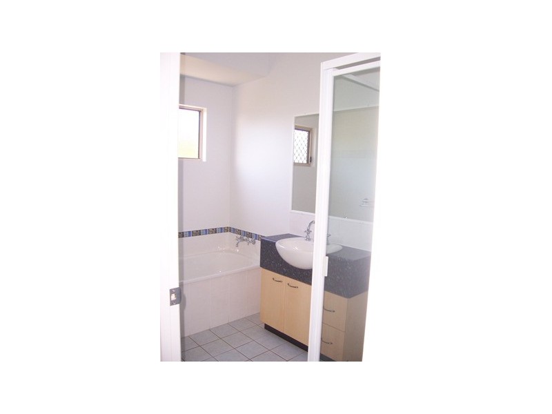 35 Greenock Street, Brinsmead QLD 4870