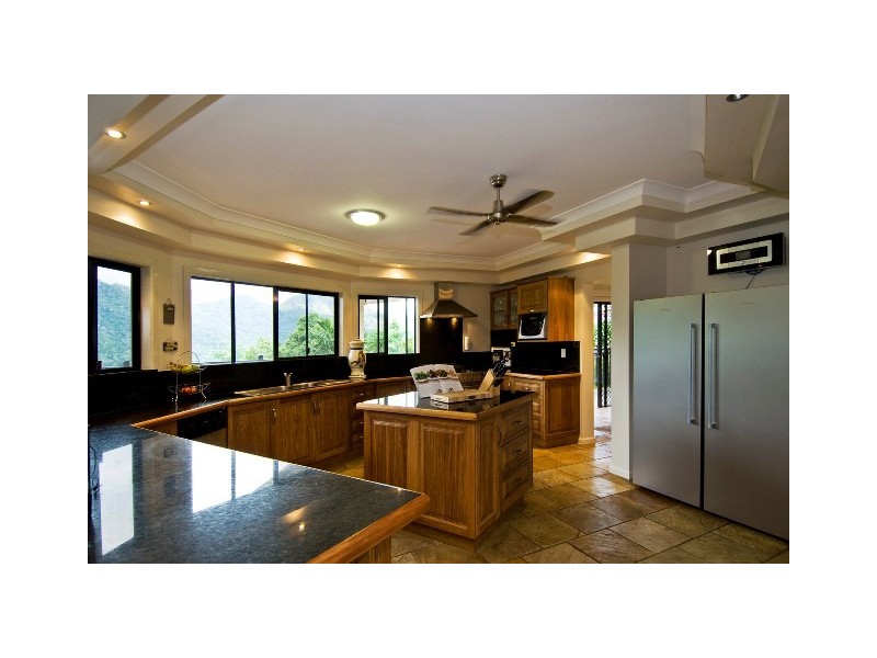 4 Lichen Close, Redlynch QLD 4870