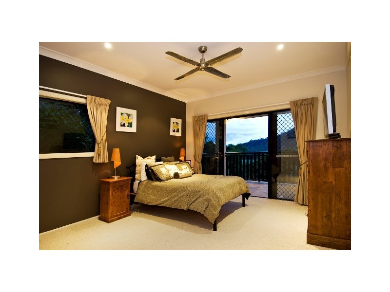 4 Lichen Close, Redlynch QLD 4870