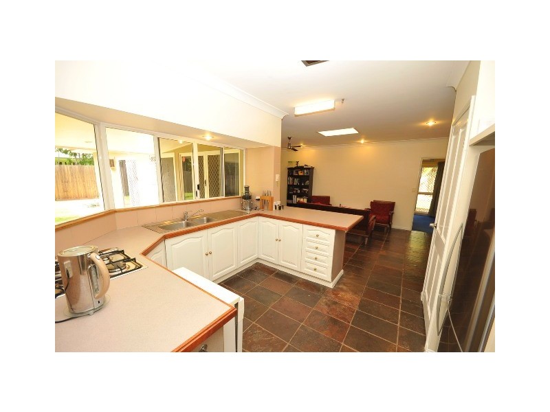 6 Satinash Close, Redlynch QLD 4870