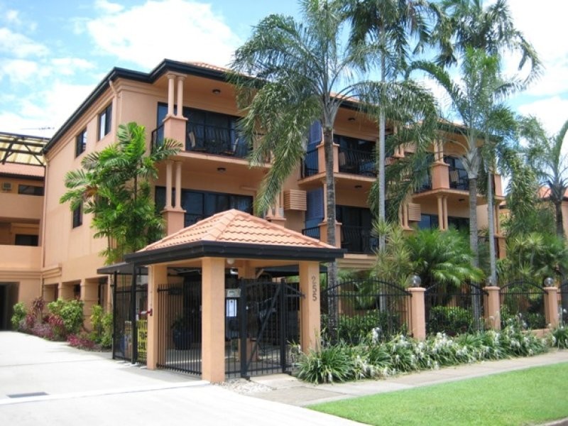 37/255  Lake Street, Cairns North QLD 4870