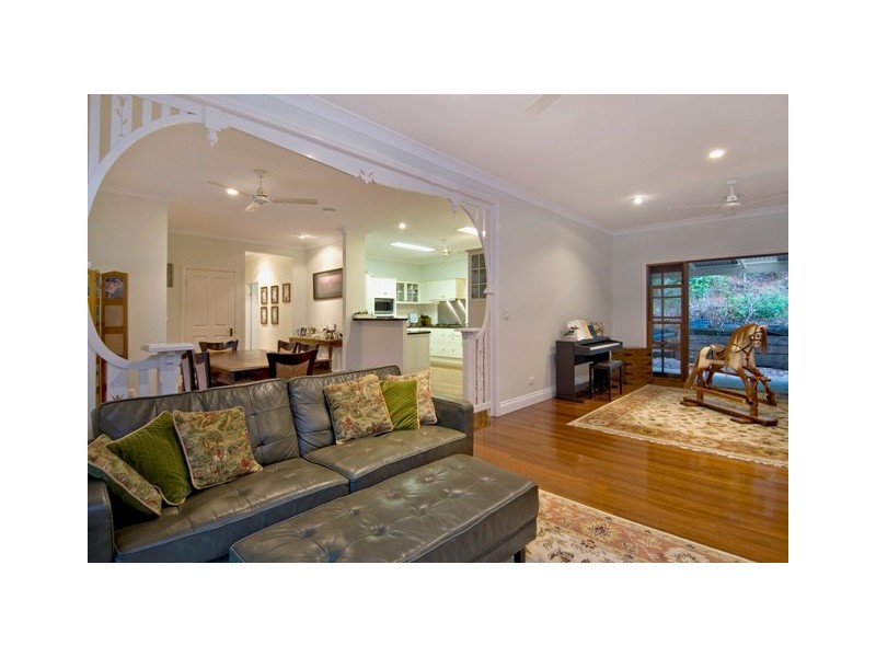 2-4 Runnymede Avenue, Redlynch QLD 4870