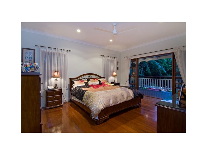 2-4 Runnymede Avenue, Redlynch QLD 4870