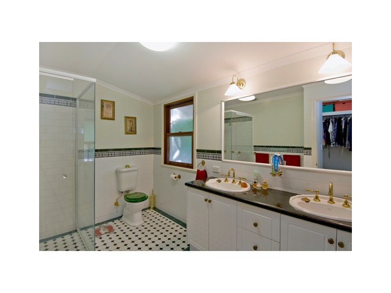 2-4 Runnymede Avenue, Redlynch QLD 4870