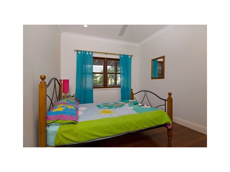 2-4 Runnymede Avenue, Redlynch QLD 4870