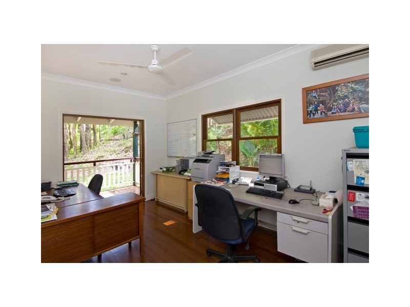 2-4 Runnymede Avenue, Redlynch QLD 4870