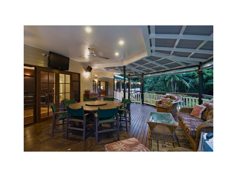 2-4 Runnymede Avenue, Redlynch QLD 4870