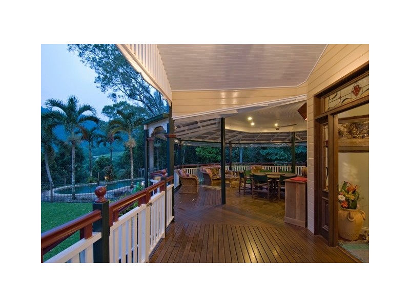 2-4 Runnymede Avenue, Redlynch QLD 4870