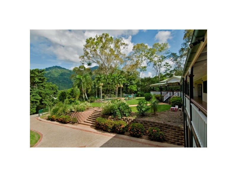 2-4 Runnymede Avenue, Redlynch QLD 4870