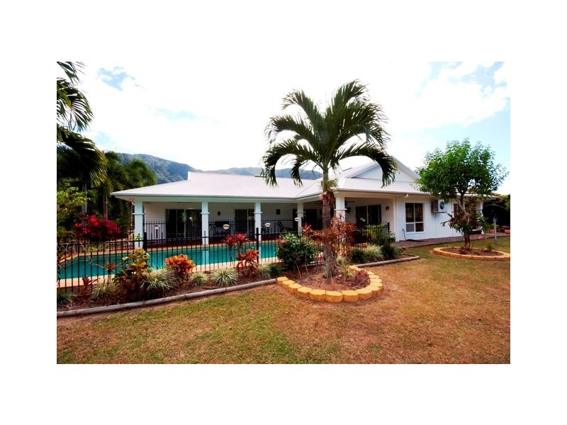 10 Crystal Close, Redlynch QLD 4870