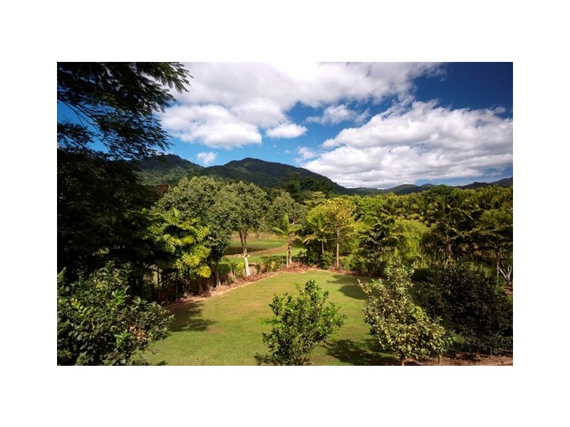 10 Crystal Close, Redlynch QLD 4870