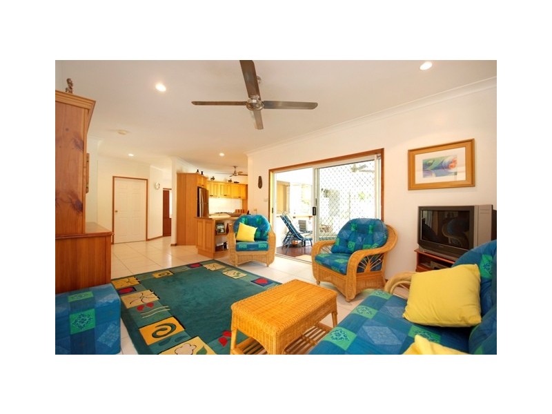 10 Crystal Close, Redlynch QLD 4870