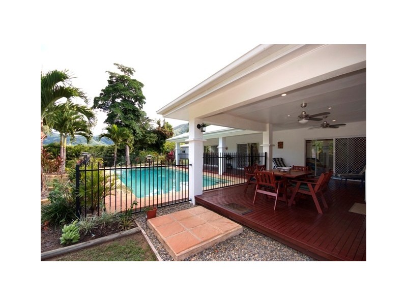 10 Crystal Close, Redlynch QLD 4870