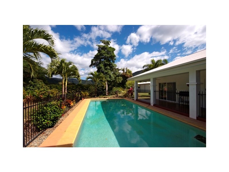 10 Crystal Close, Redlynch QLD 4870