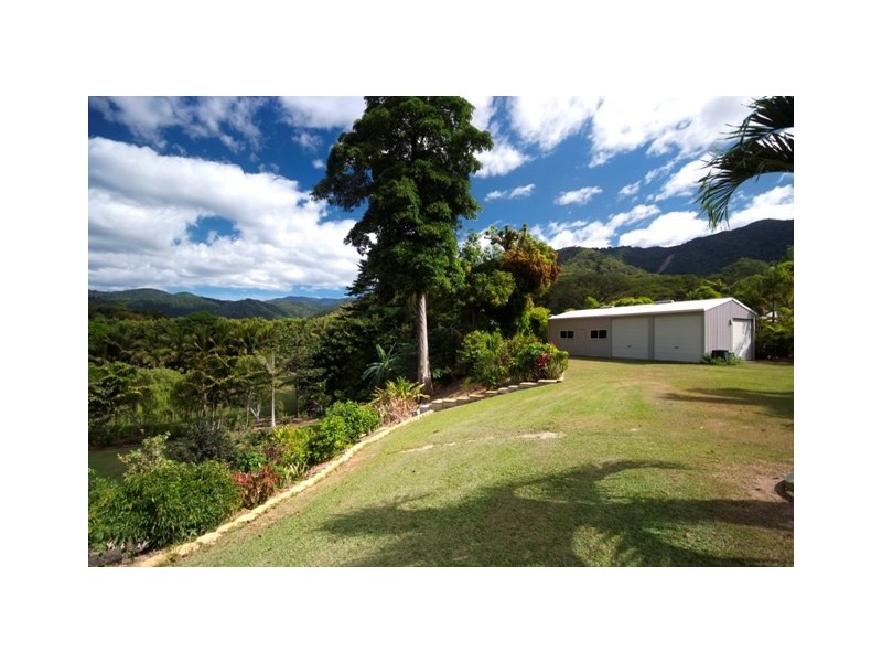 10 Crystal Close, Redlynch QLD 4870