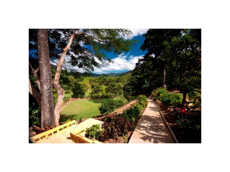 10 Crystal Close, Redlynch QLD 4870