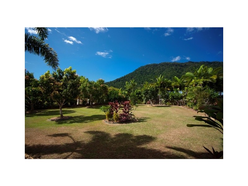 10 Crystal Close, Redlynch QLD 4870