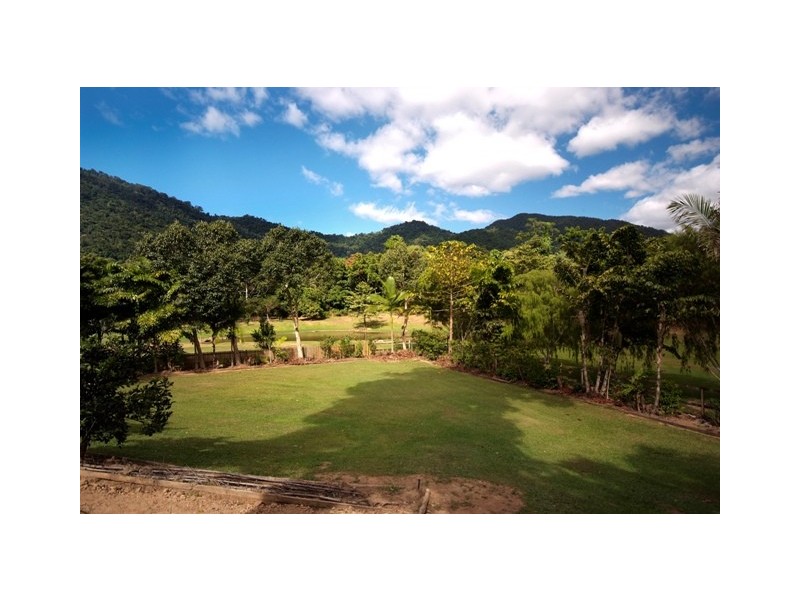 10 Crystal Close, Redlynch QLD 4870