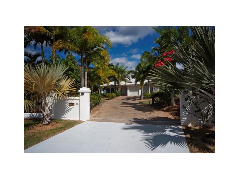 10 Crystal Close, Redlynch QLD 4870