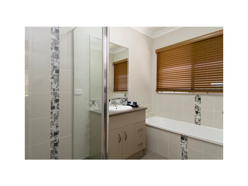 Bentley Park QLD 4869