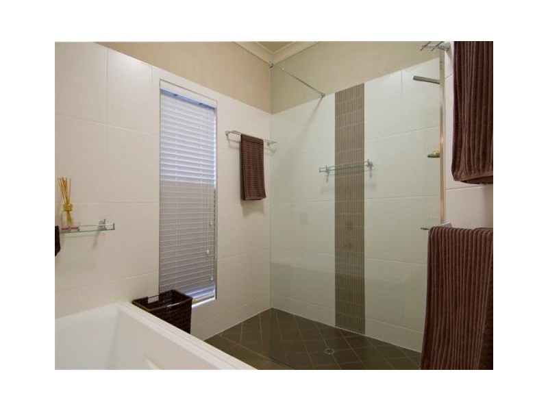 6 Bel-Air Drive, Whitfield QLD 4870