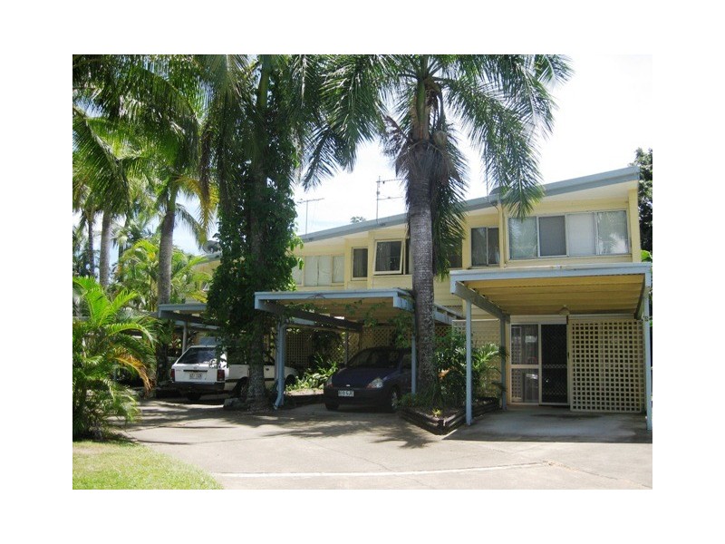 Holloways Beach QLD 4878