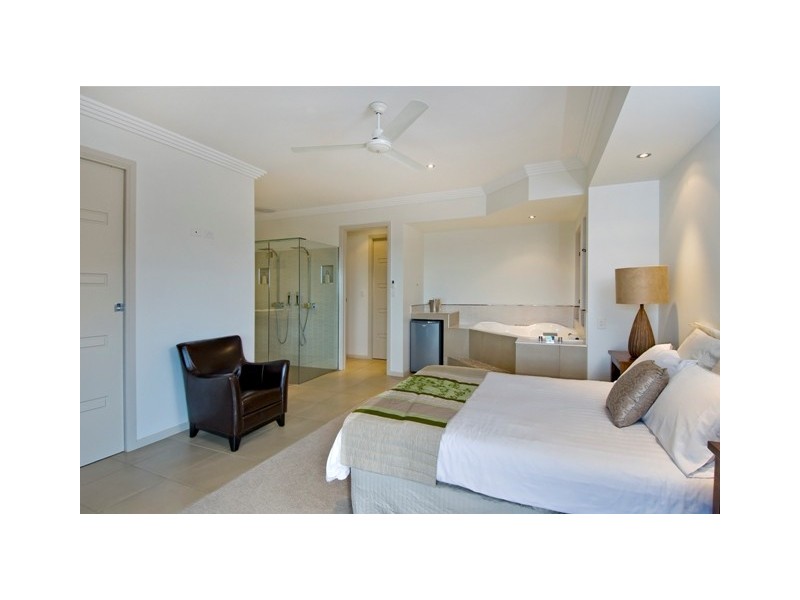 11-13 Jacana Close, Bayview Heights QLD 4868