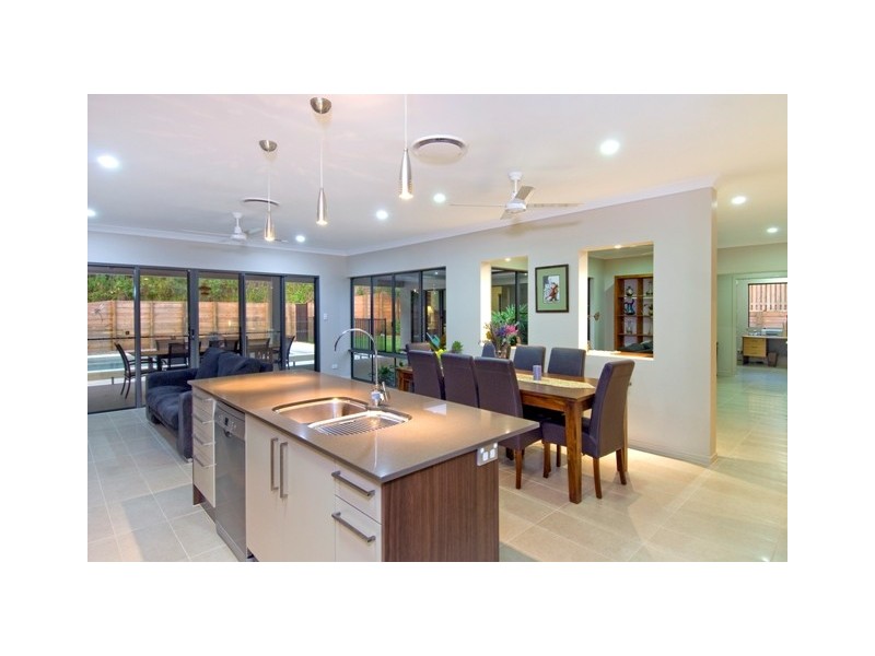 14 Badine Street, Caravonica QLD 4878