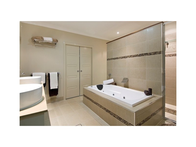 14 Badine Street, Caravonica QLD 4878