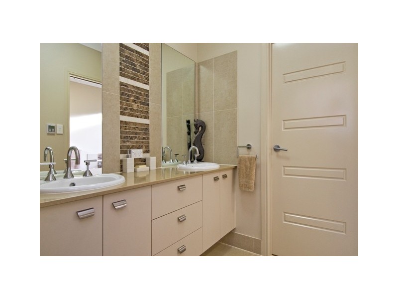 14 Badine Street, Caravonica QLD 4878