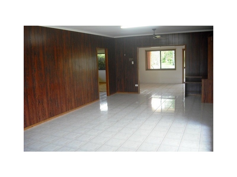33 Lime Street, Mooroobool QLD 4870