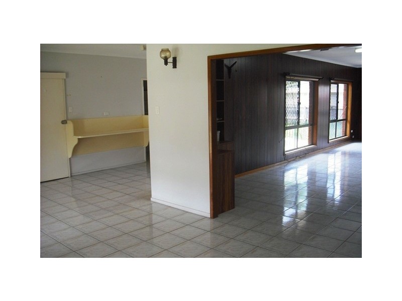 33 Lime Street, Mooroobool QLD 4870