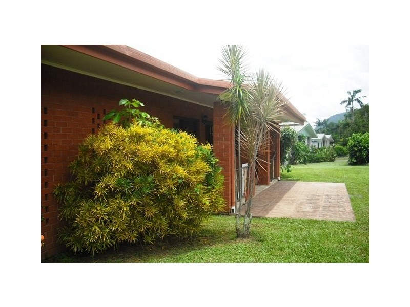 33 Lime Street, Mooroobool QLD 4870