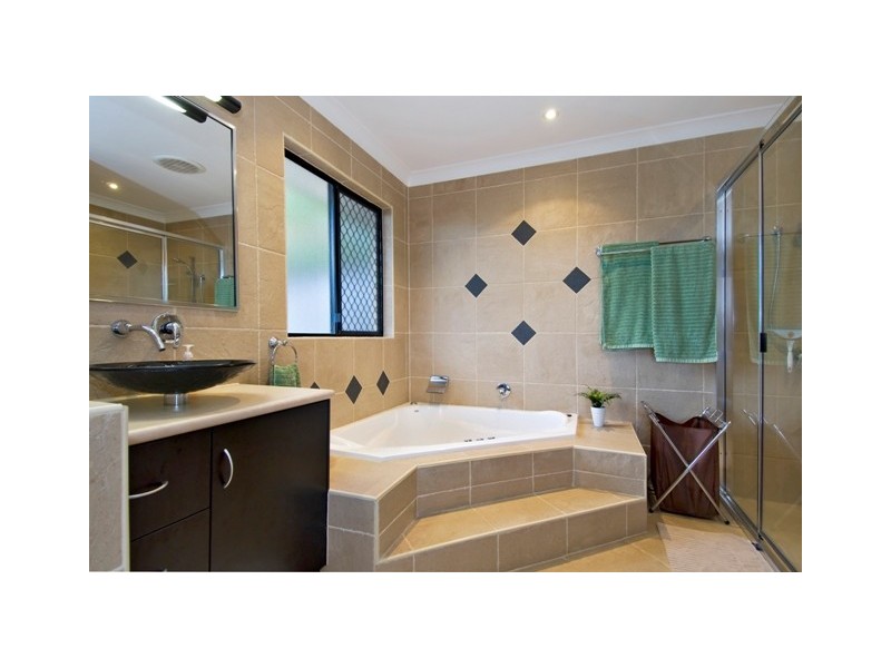 25  Guthrie Place, Bentley Park QLD 4869