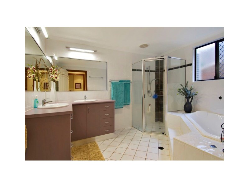 25  Guthrie Place, Bentley Park QLD 4869